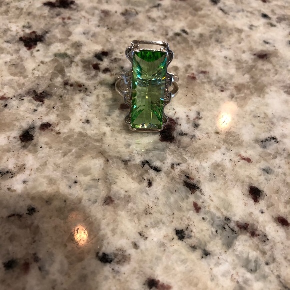 Peridot statement ring - Picture 3 of 3